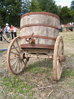 Citerne ou cuve en bois (Fete de la Moisson St Simeon de Bressieux 2006) (2)